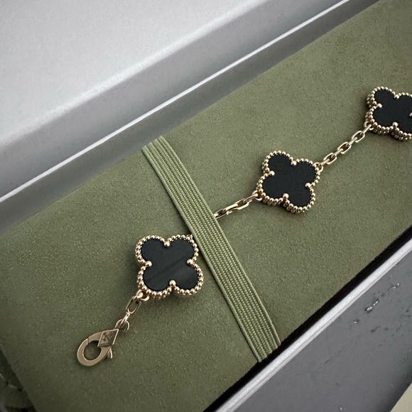 Van cleef and arpels black onyx 5 motif Alhambra bracelet - Picture 3 of 6